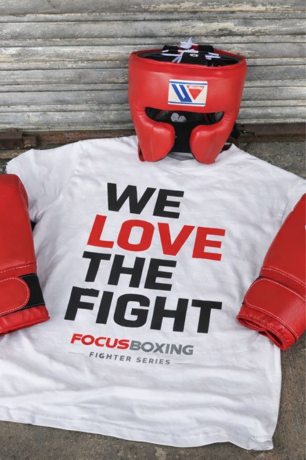 WE LOVE THE FIGHT  OVERSIZED T-SHIRT