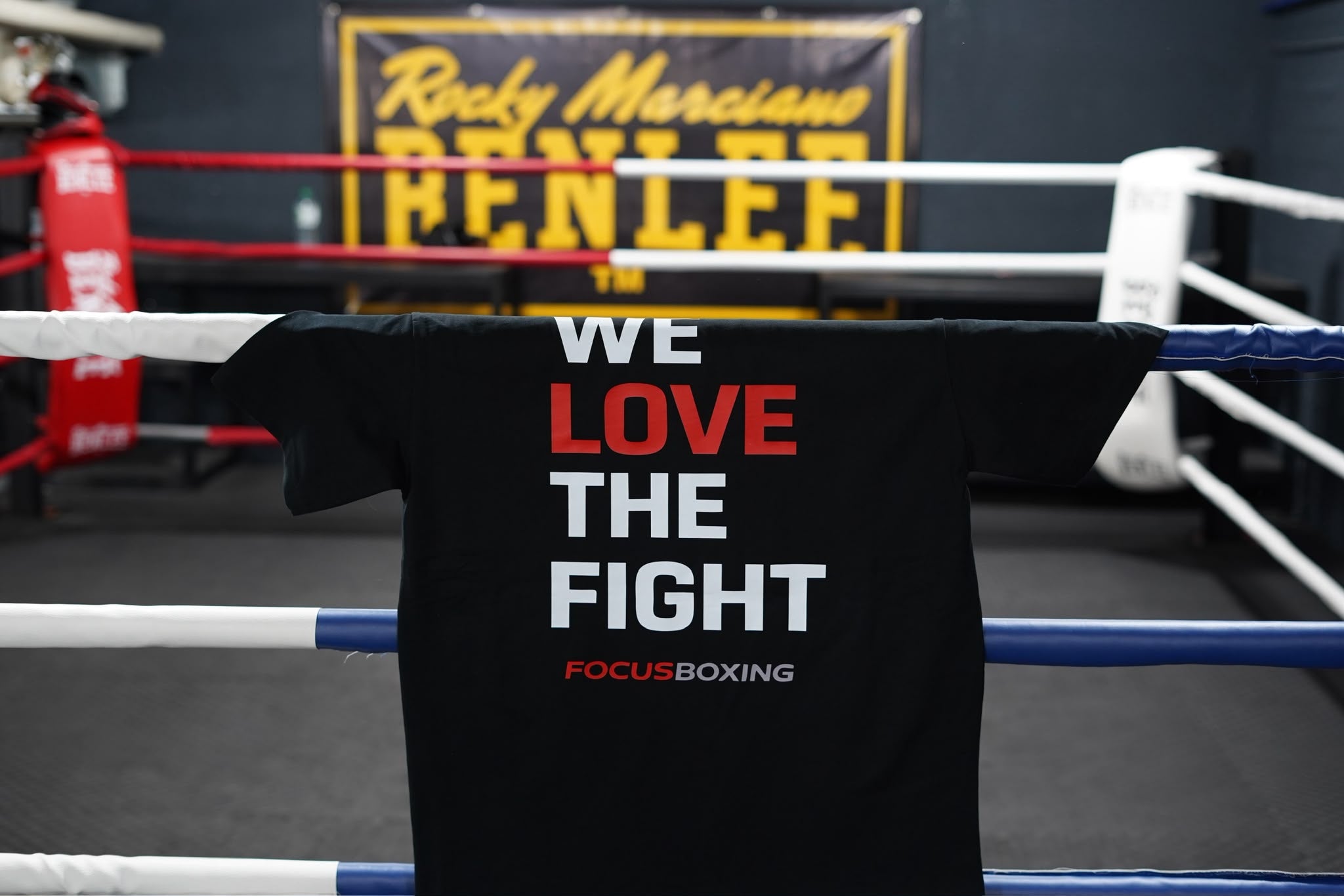 WE LOVE THE FIGHT  OVERSIZED T-SHIRT